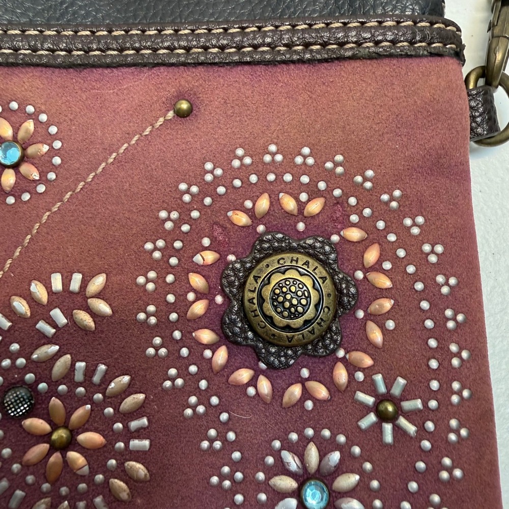 Chala Dazzled Paisley Swirl Cell Phone Corssbody Bag - Picture 3 of 16